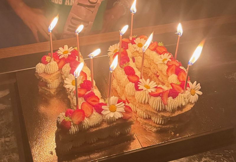 Gâteau d'anniversaire aux fraises