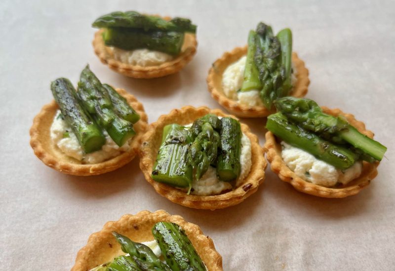 Tartelettes fromage blanc et asperges vertes