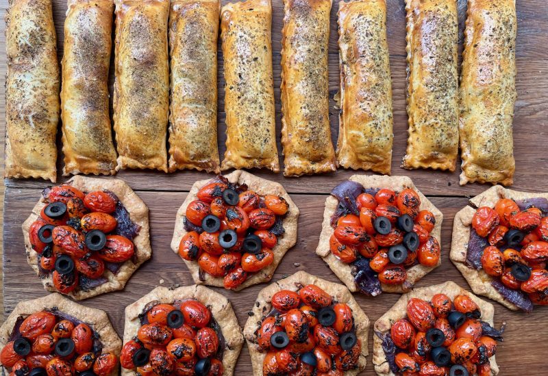 Aubergina et tartelettes tomates olives